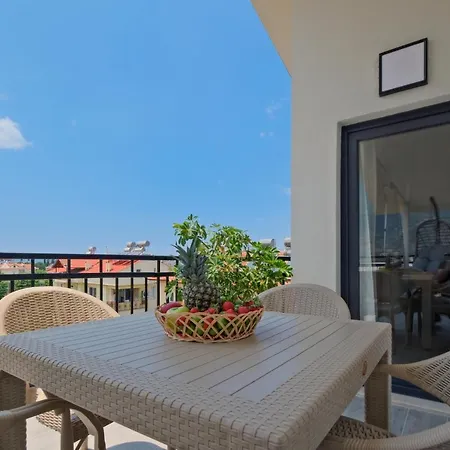 Luxury Apartment *
